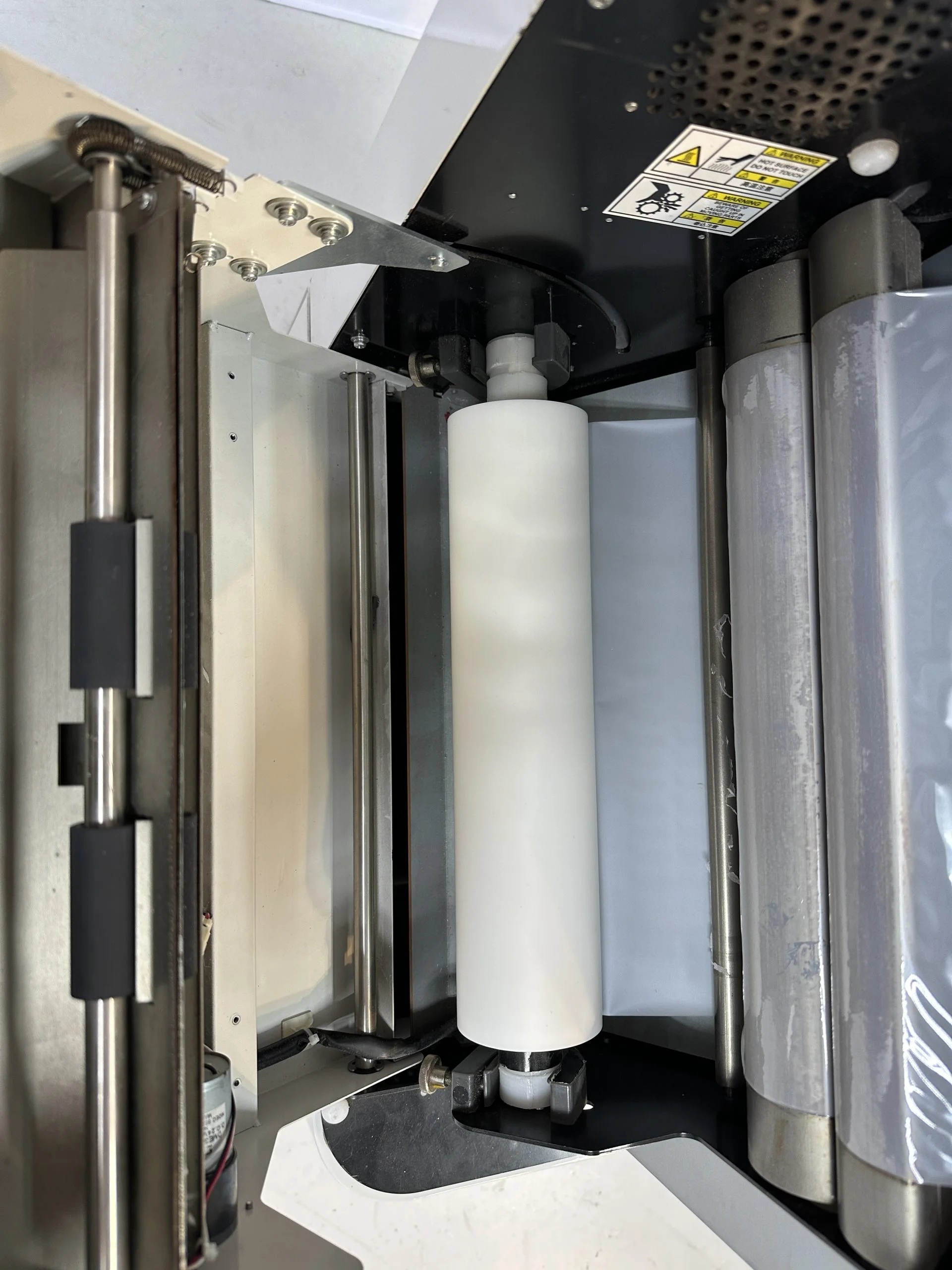 Fujipla ALM 3220 Automatic Laminator - Print & Finishing Solutions